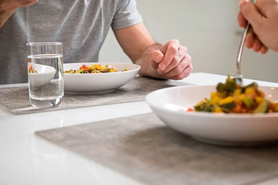 Don’t drink fluids whilst eating!